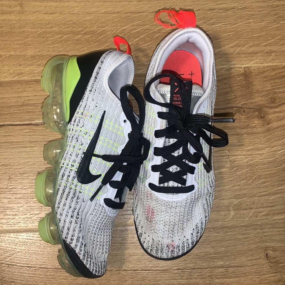 Nike Vapor Max size 6us - Picture 3 of 8
